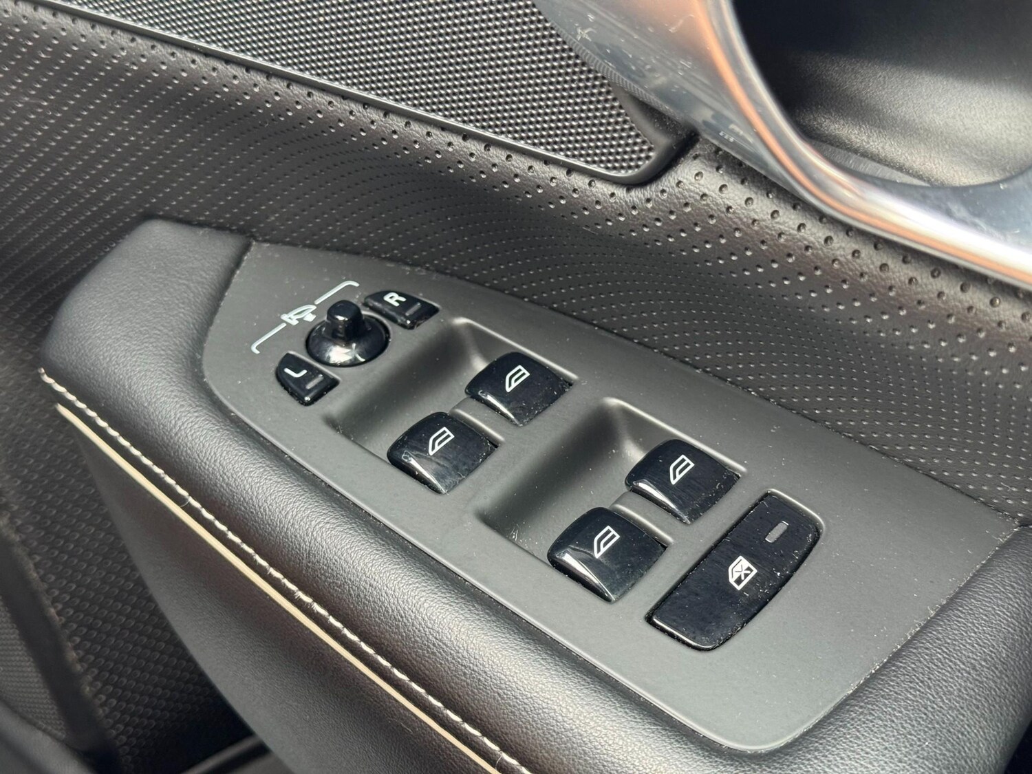 Used Volvo S90 2018 for sale - 78205919: Photo 55