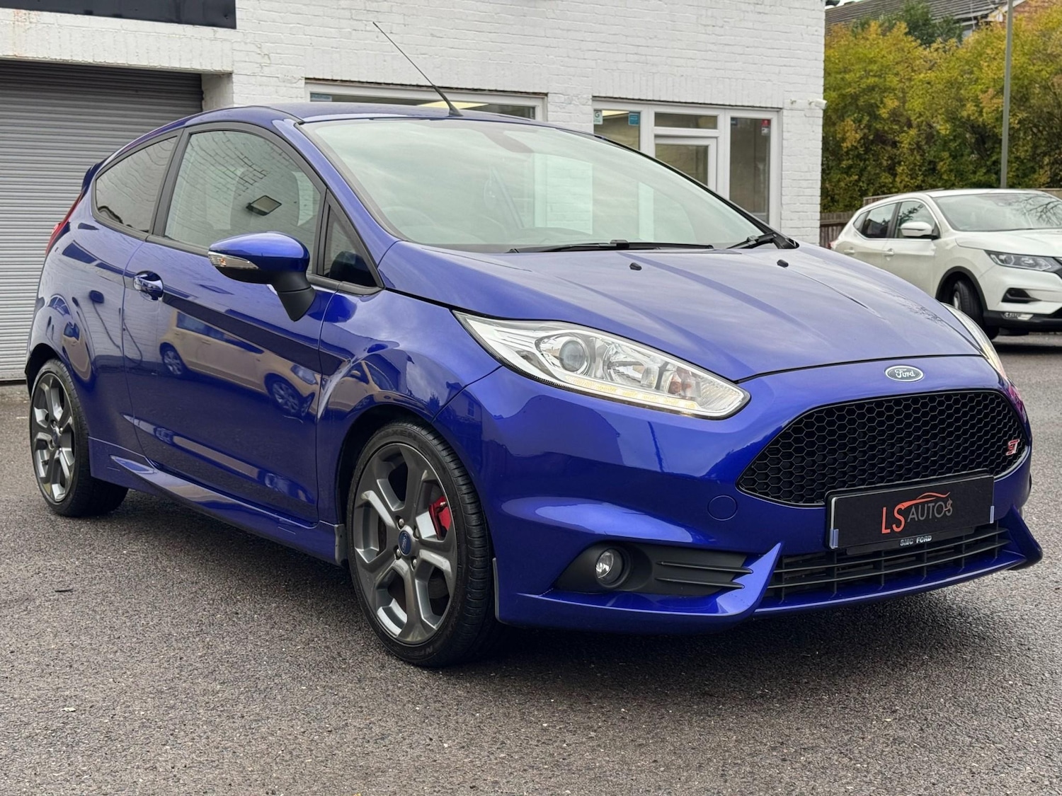 Used Ford Fiesta 2015 for sale - 76887877: Photo 2
