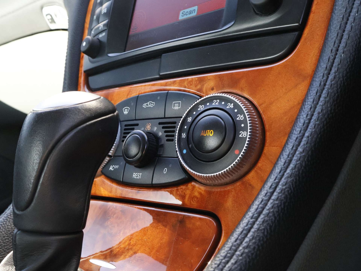 Used Mercedes-Benz SL 2003 for sale - 78064252: Photo 24