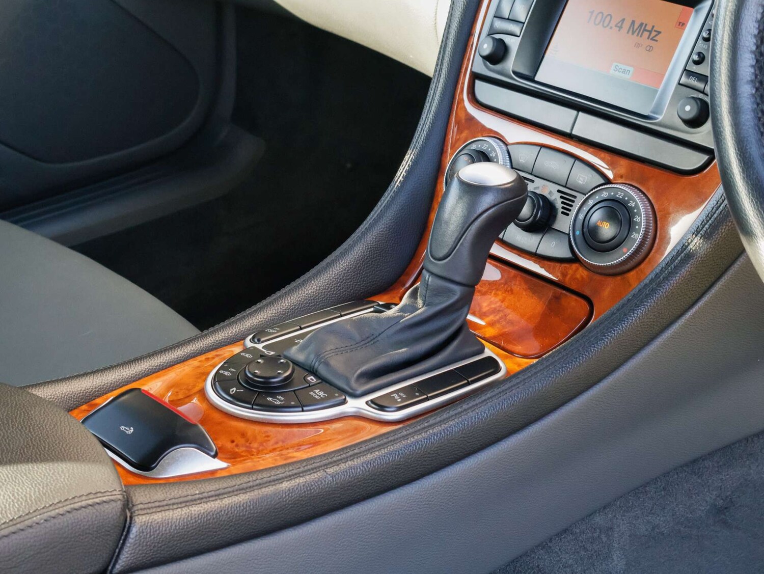 Used Mercedes-Benz SL 2003 for sale - 78064252: Photo 26