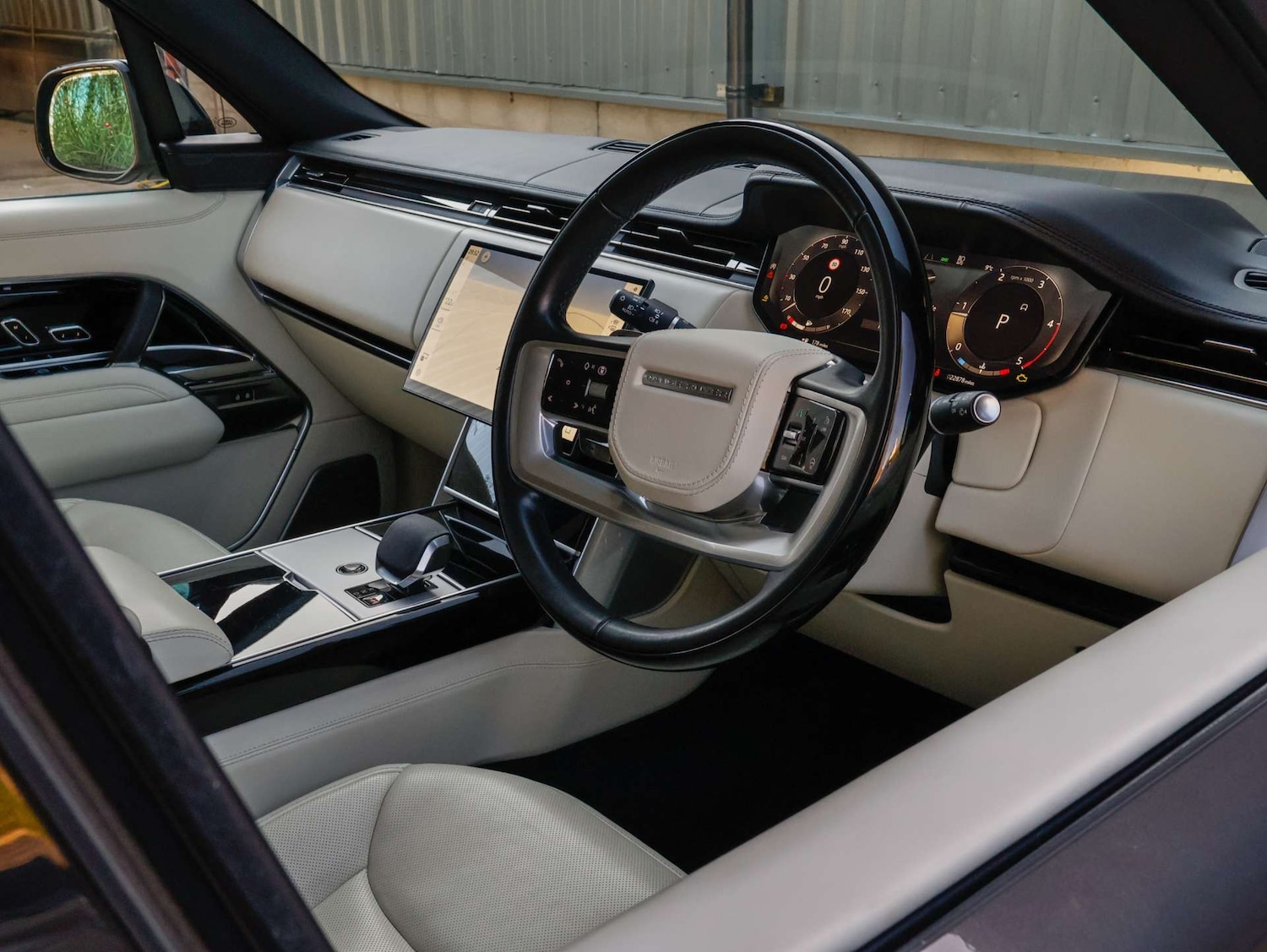 Used Land Rover Range Rover 2024 for sale - 77720469: Photo 2