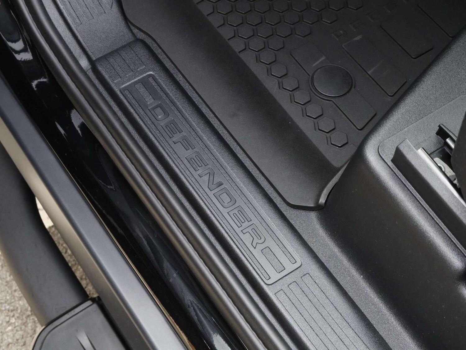 Used Land Rover Defender 110 2026 for sale - 77963171: Photo 17