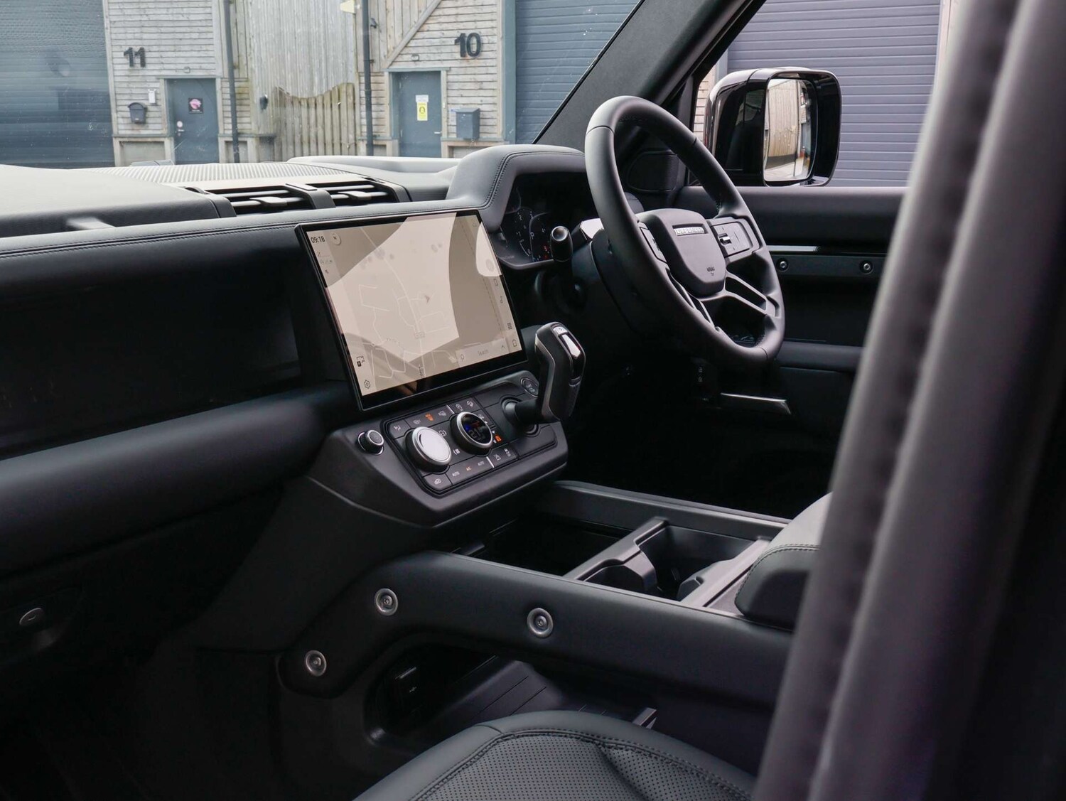 Used Land Rover Defender 110 2026 for sale - 77963171: Photo 18