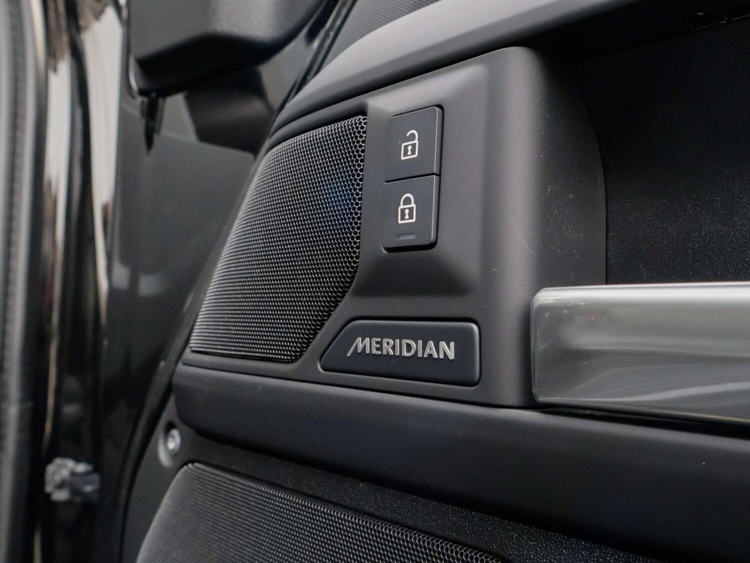 Used Land Rover Defender 110 2026 for sale - 77963171: Photo 32