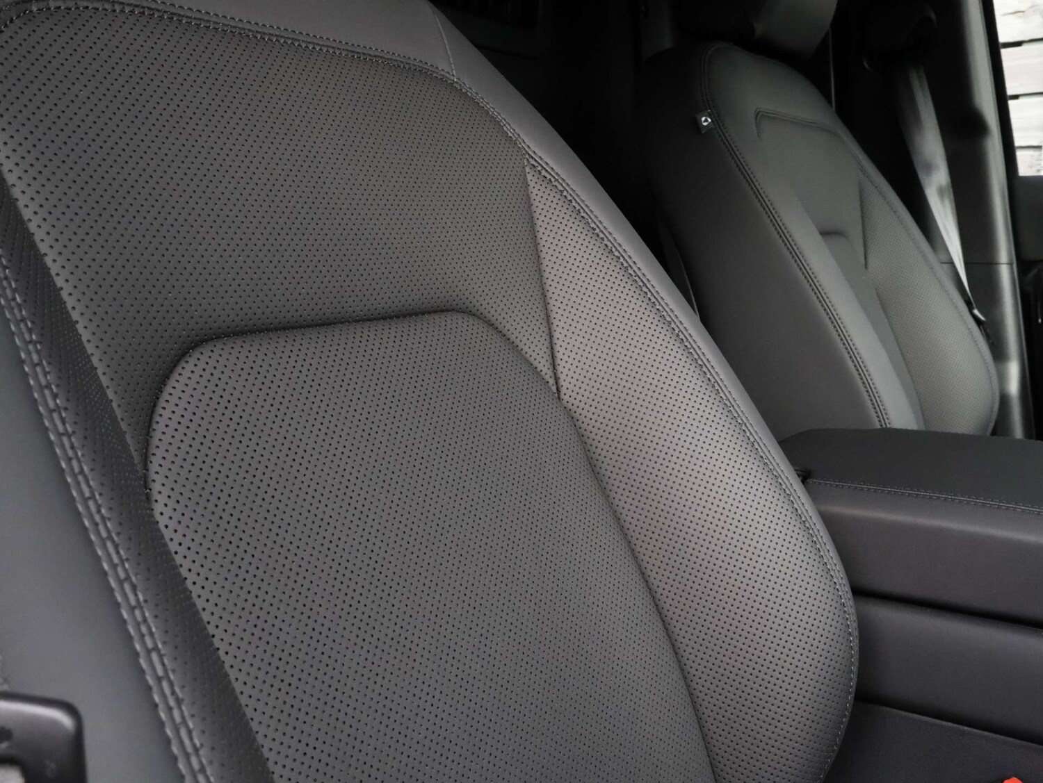 Used Land Rover Defender 110 2026 for sale - 77963171: Photo 34