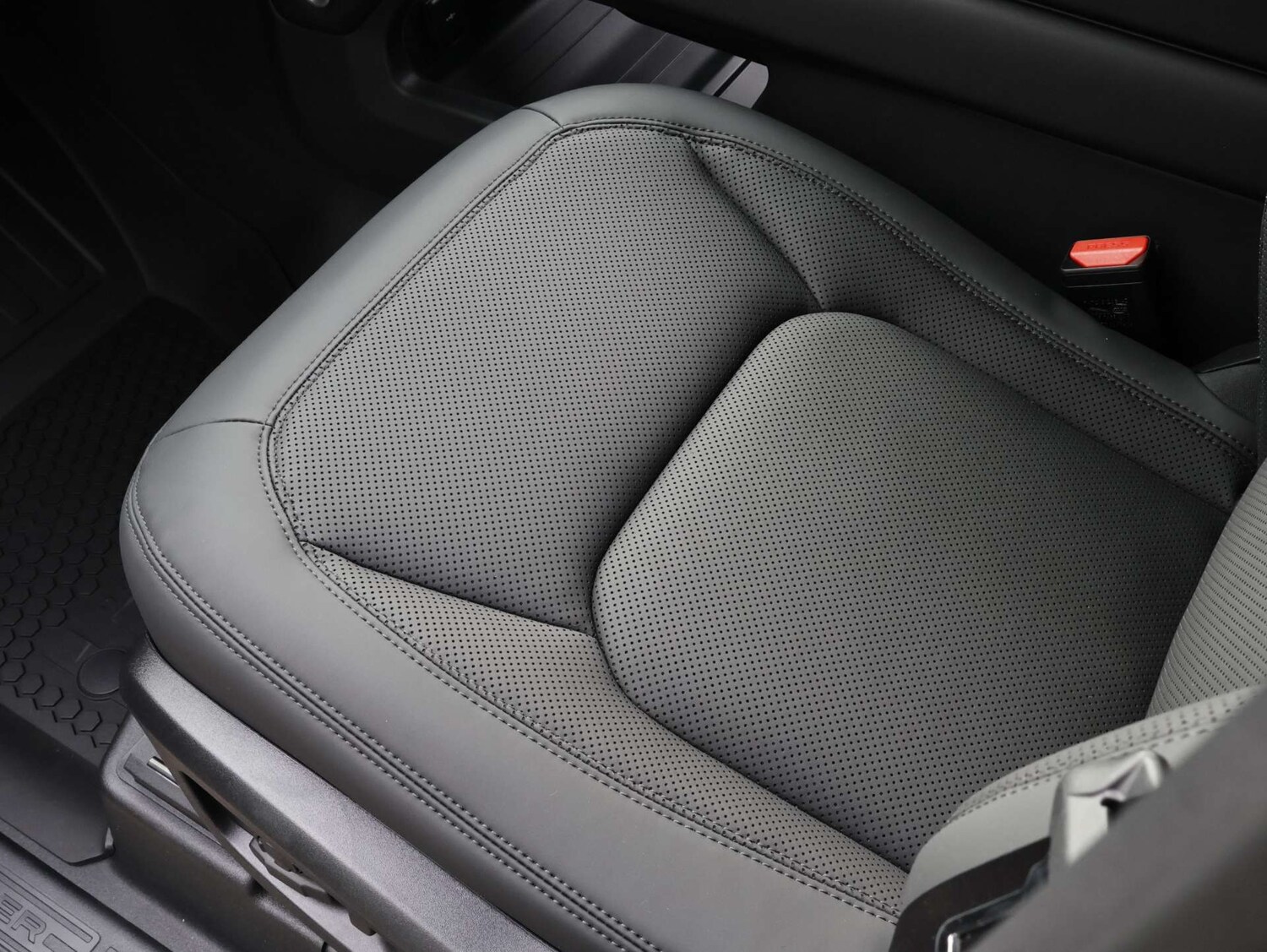 Used Land Rover Defender 110 2026 for sale - 77963171: Photo 36