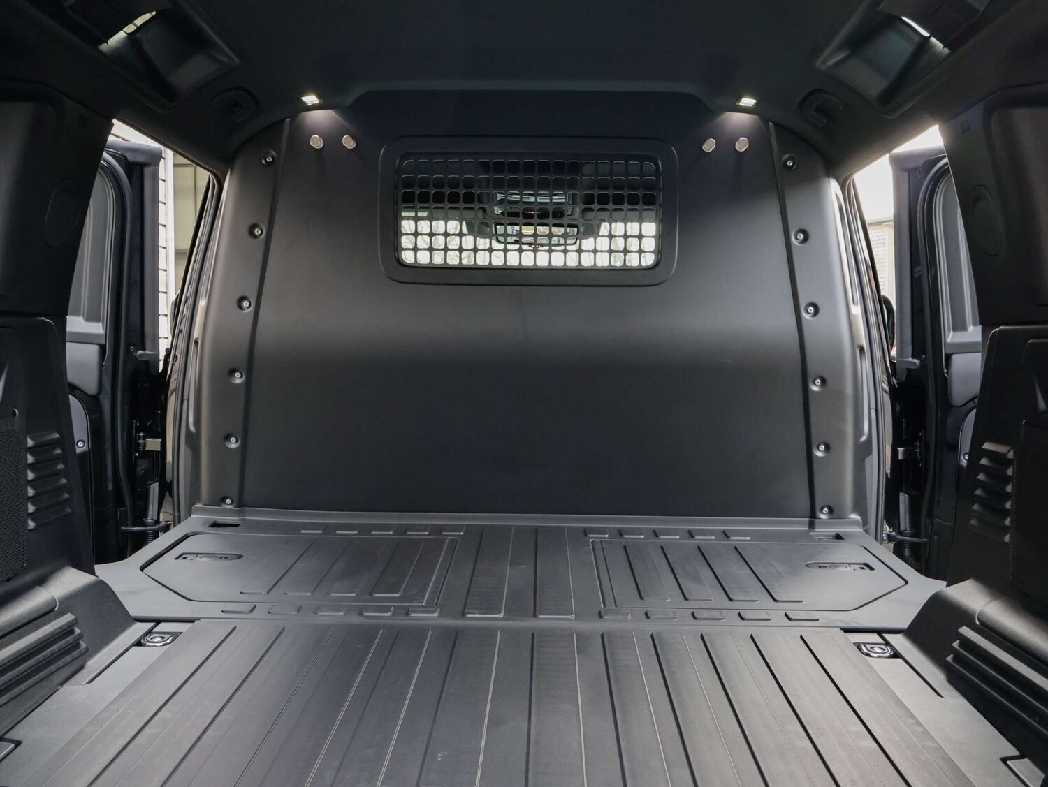 Used Land Rover Defender 110 2026 for sale - 77963171: Photo 38