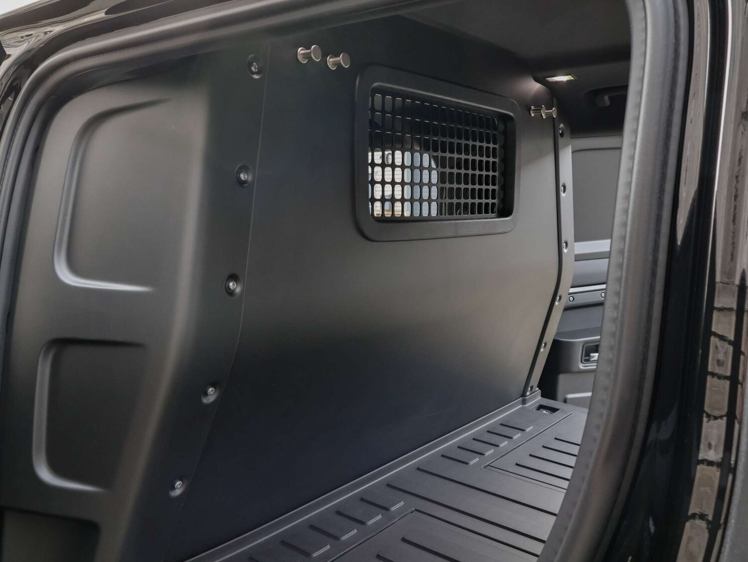 Used Land Rover Defender 110 2026 for sale - 77963171: Photo 39