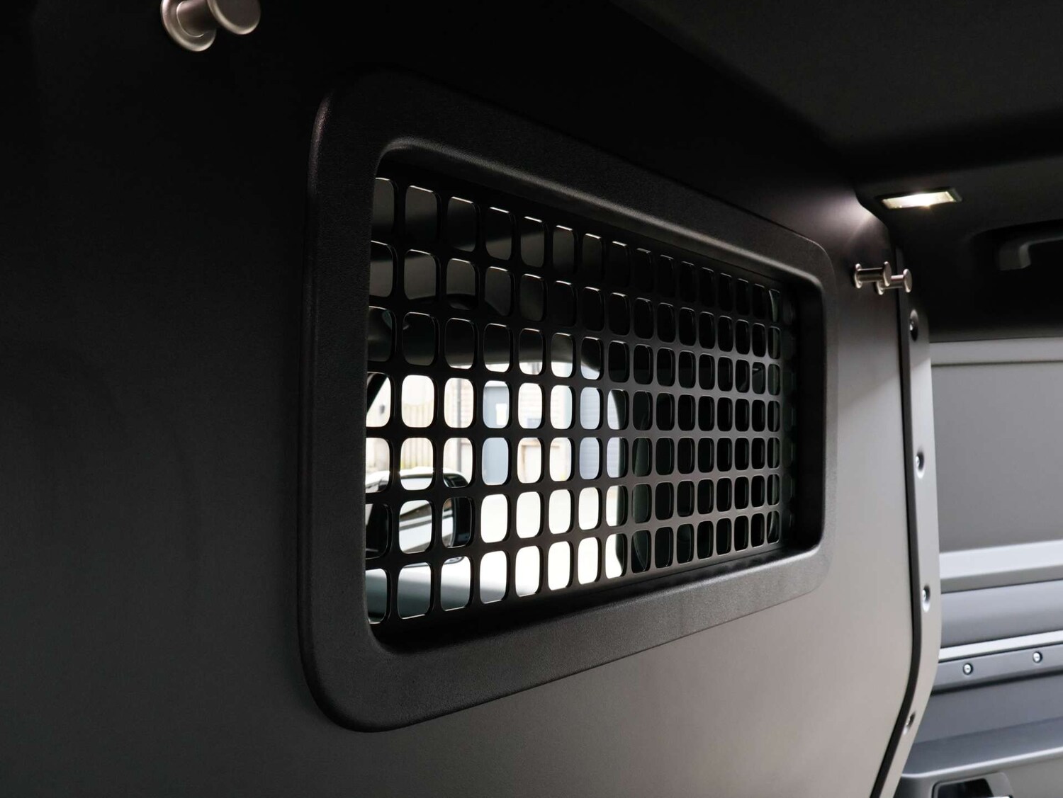 Used Land Rover Defender 110 2026 for sale - 77963171: Photo 40