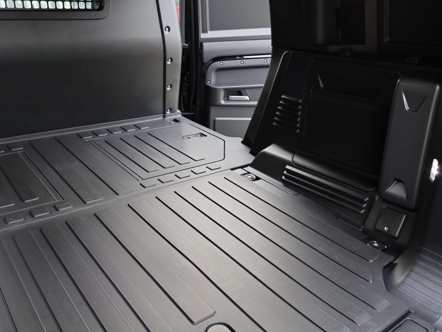 Used Land Rover Defender 110 2026 for sale - 77963171: Photo 42