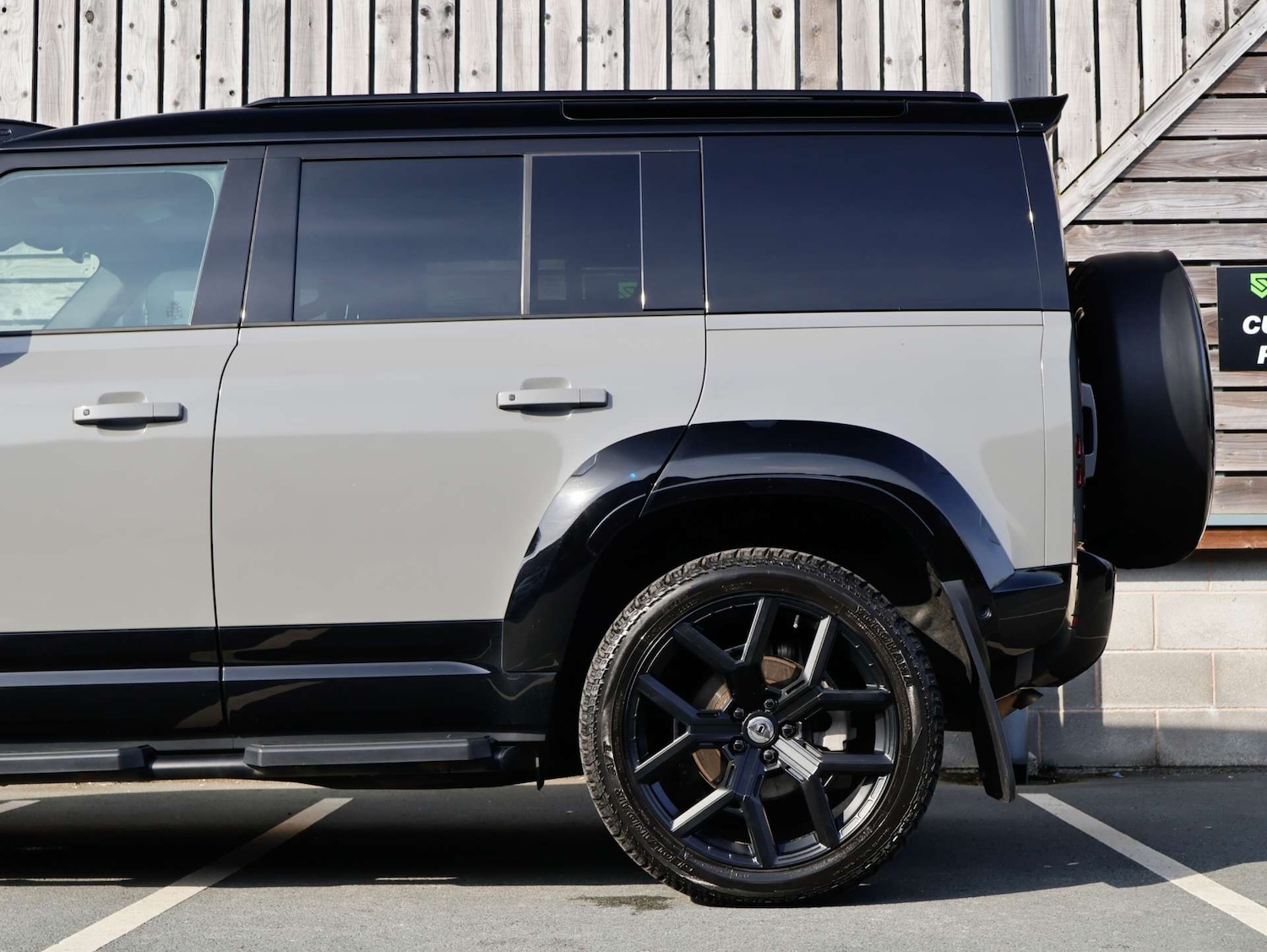 Used Land Rover Defender 2023 for sale - 77963166: Photo 12