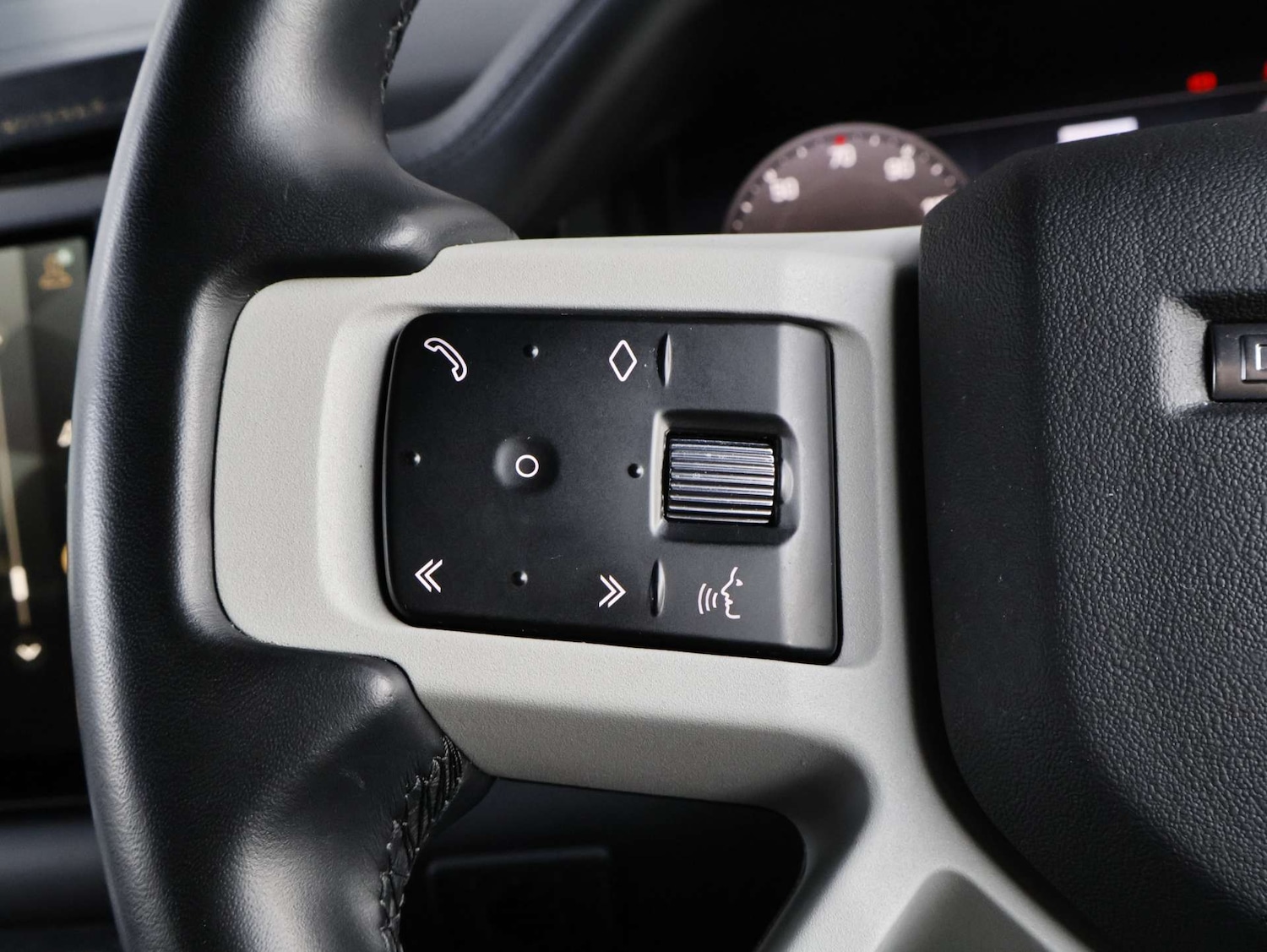 Used Land Rover Defender 2023 for sale - 77963166: Photo 35