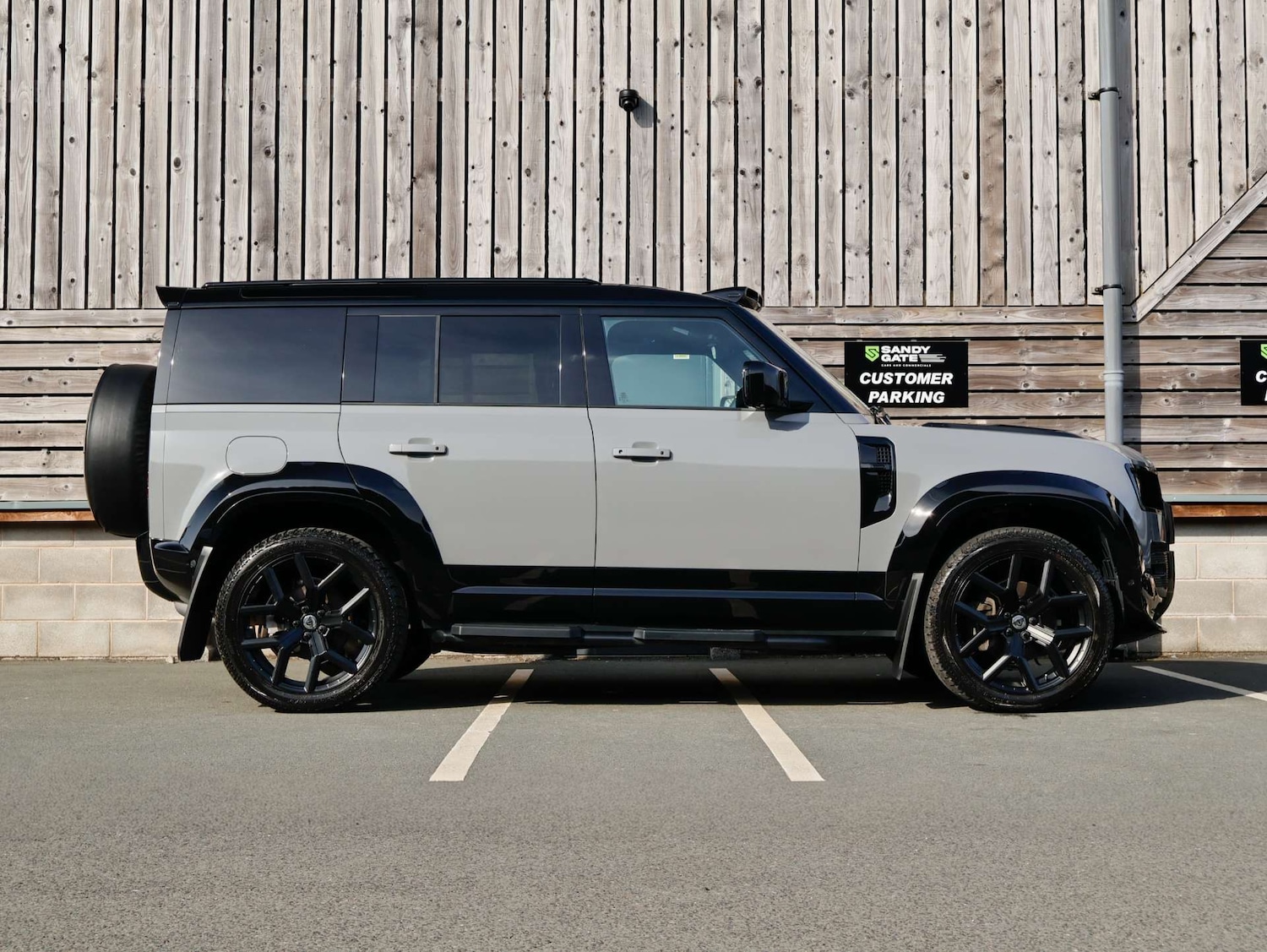 Used Land Rover Defender 2023 for sale - 77963166: Photo 8