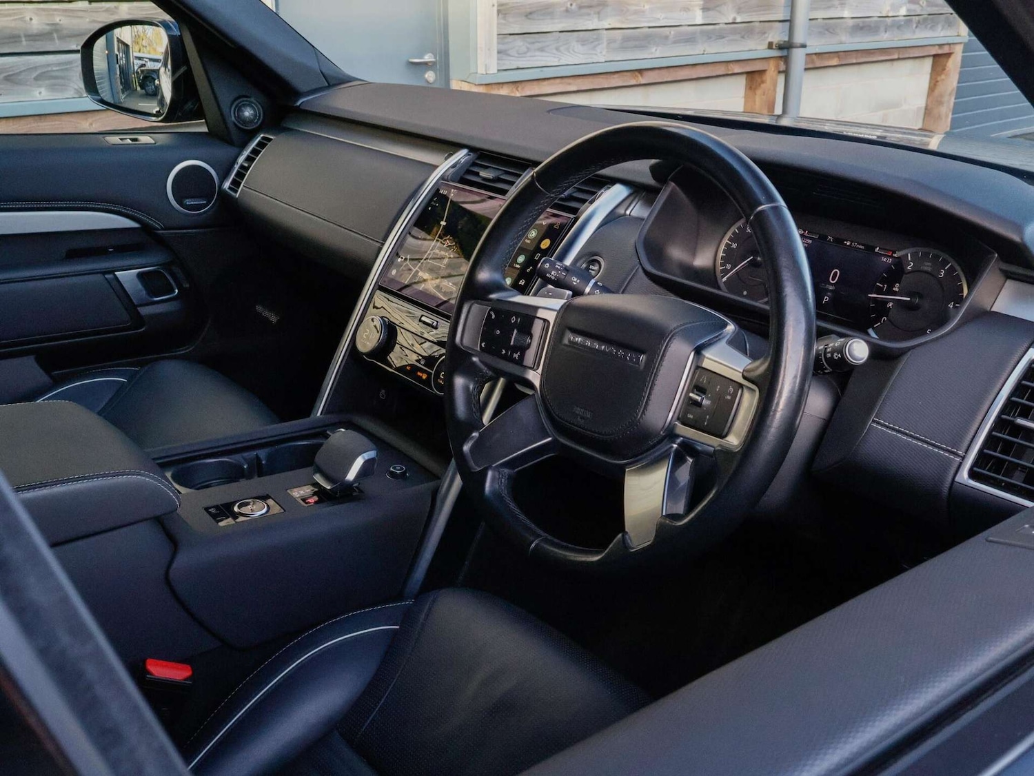 Used Land Rover Discovery 2022 for sale - 76961235: Photo 2