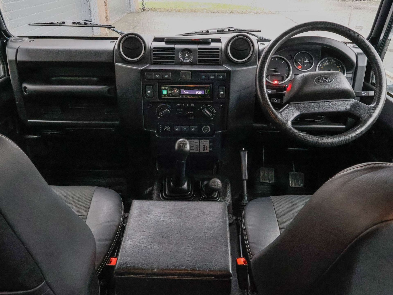 Used Land Rover Defender 90 2013 for sale - 77200713: Photo 16