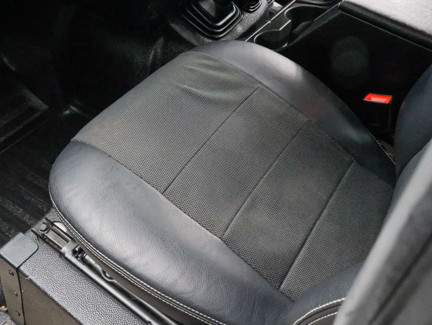 Used Land Rover Defender 90 2013 for sale - 77200713: Photo 23