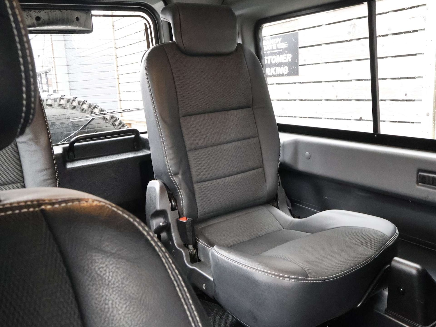 Used Land Rover Defender 90 2013 for sale - 77200713: Photo 25