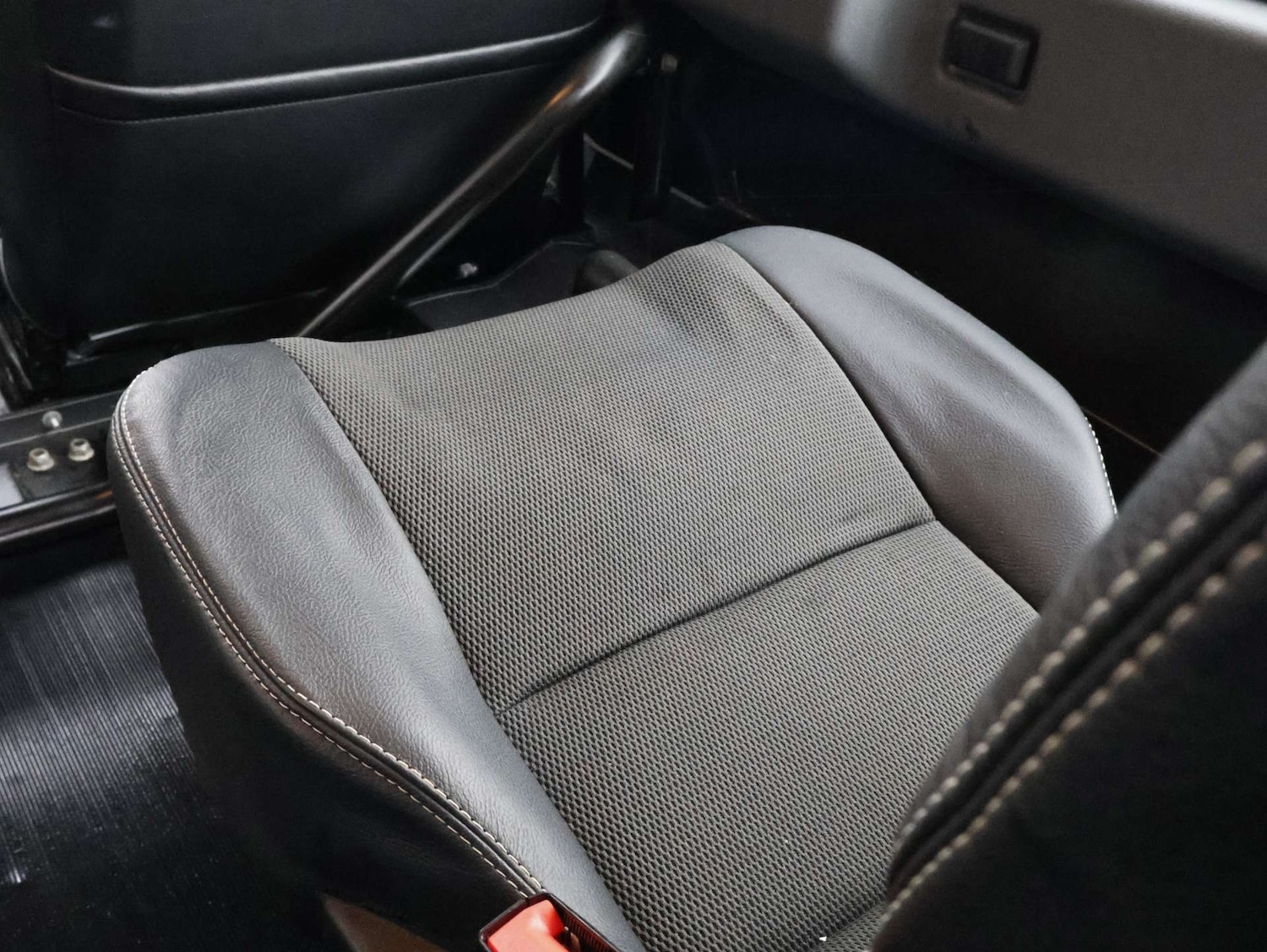 Used Land Rover Defender 90 2013 for sale - 77200713: Photo 27