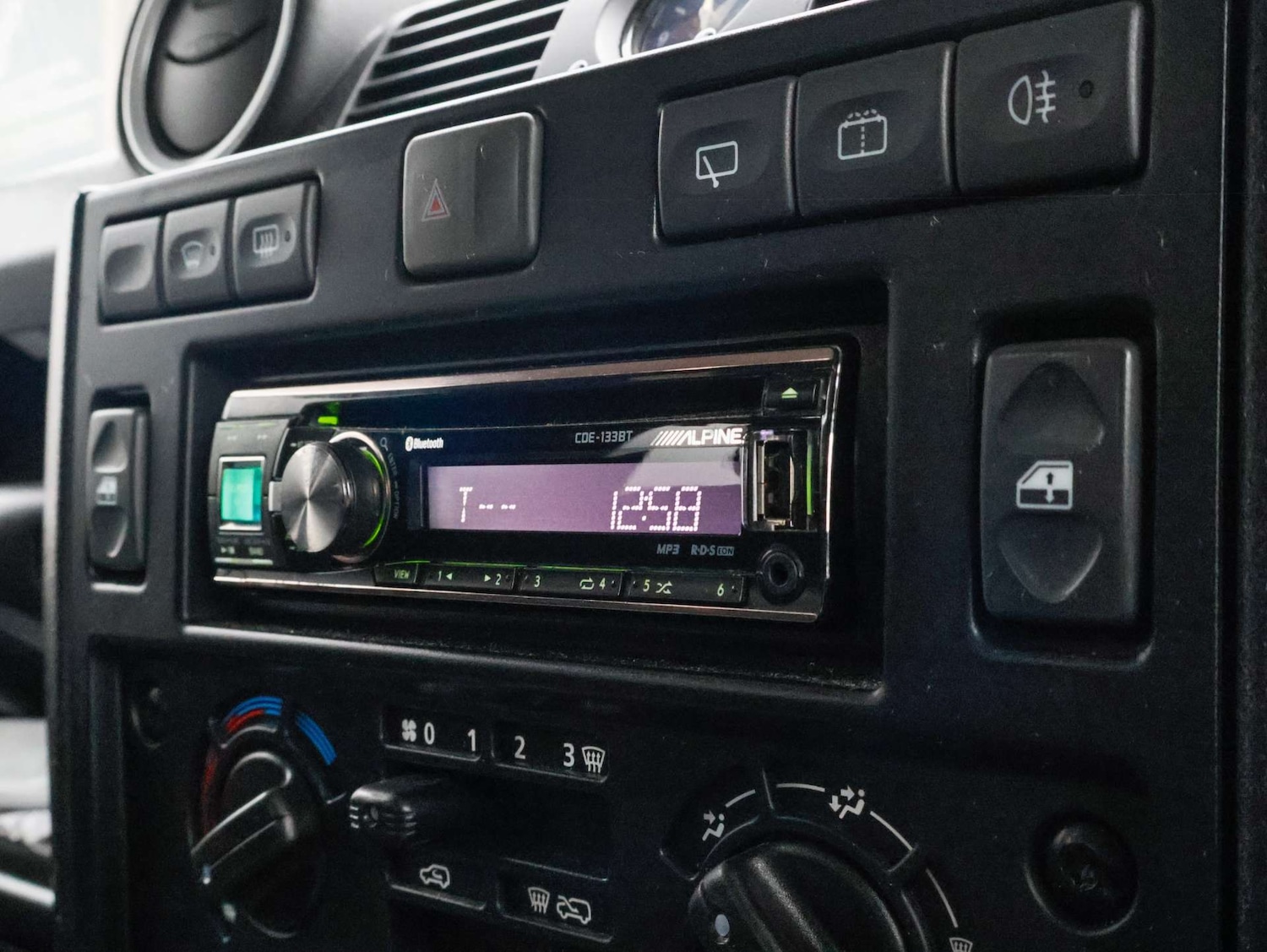 Used Land Rover Defender 90 2013 for sale - 77200713: Photo 32