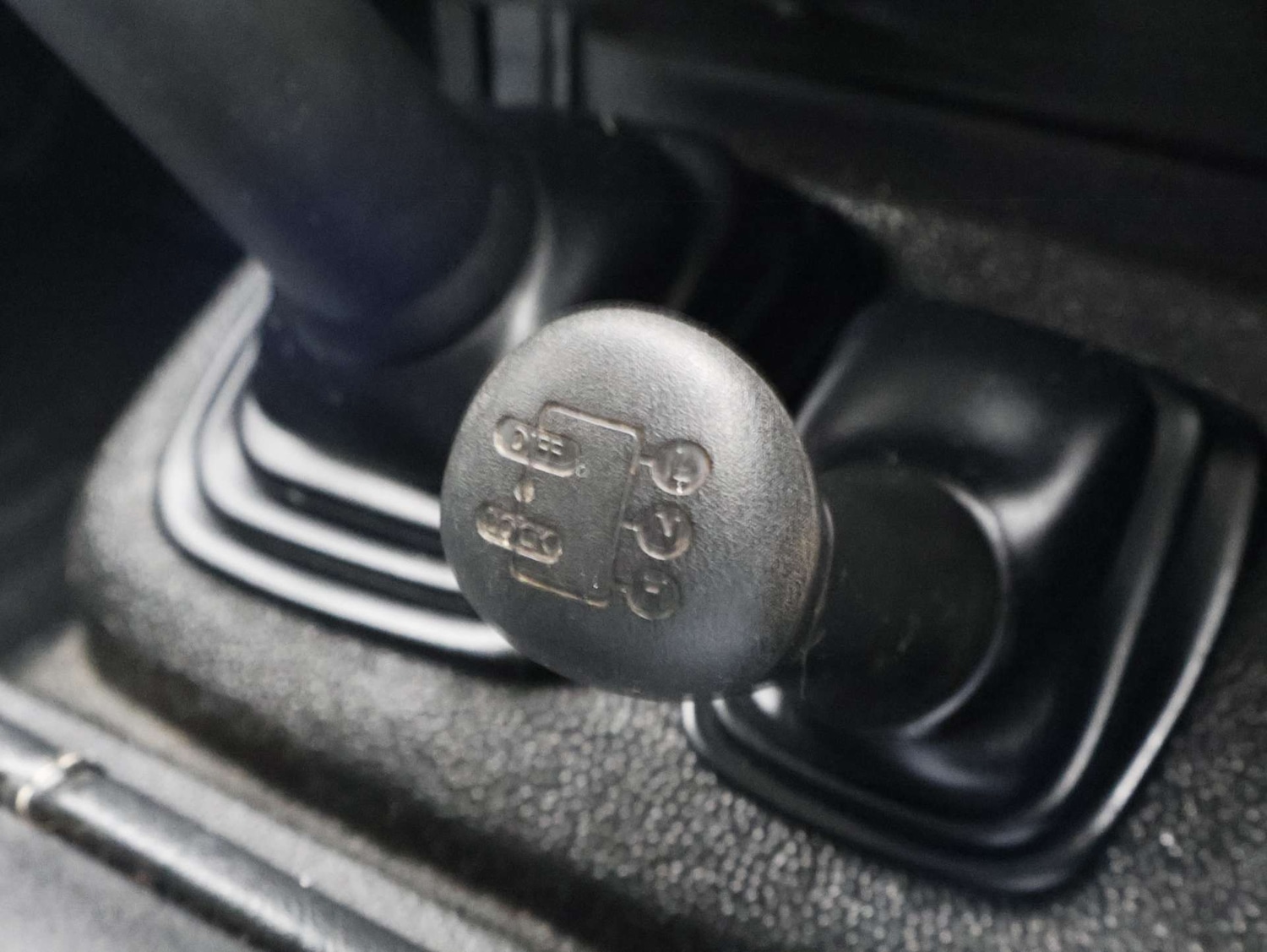 Used Land Rover Defender 90 2013 for sale - 77200713: Photo 33