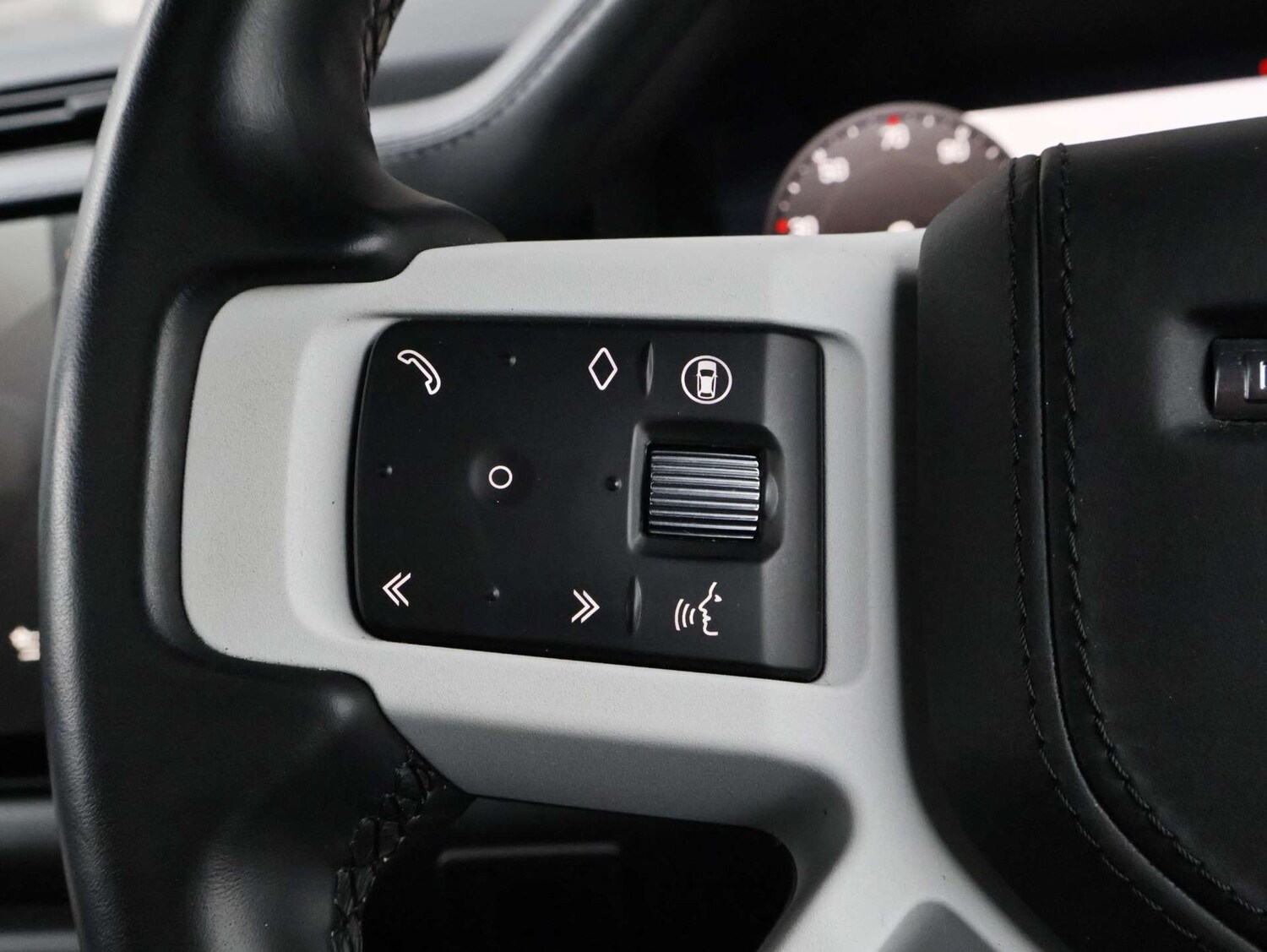 Used Land Rover Defender 2024 for sale - 77137455: Photo 32