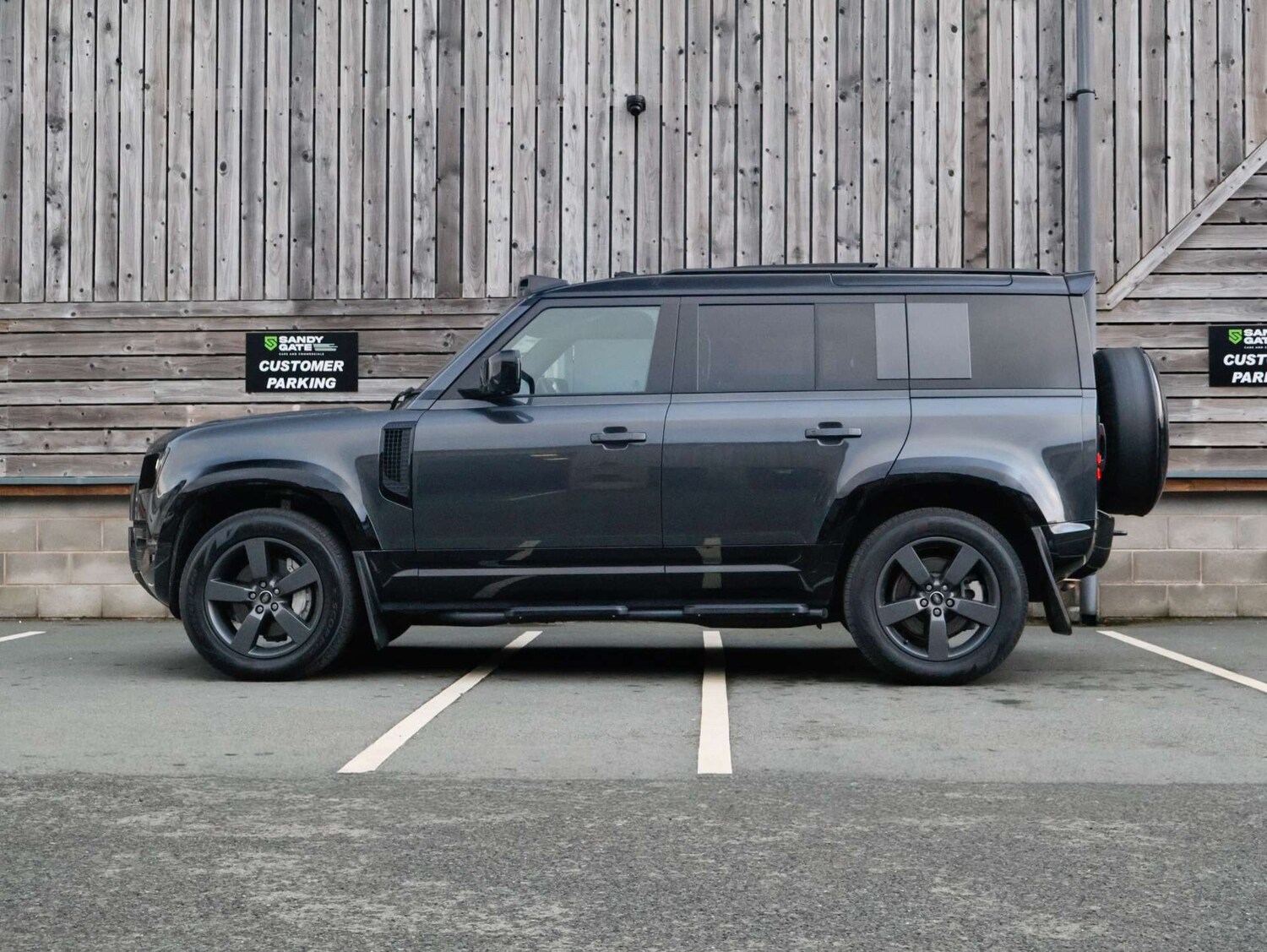 Used Land Rover Defender 2024 for sale - 77137455: Photo 7