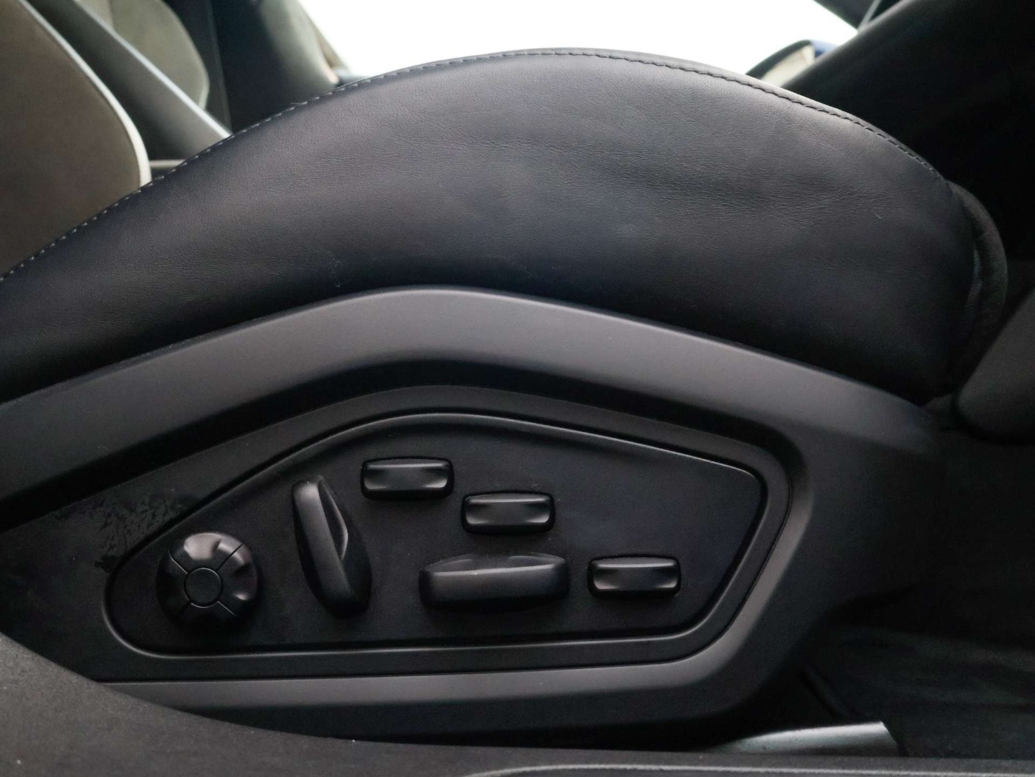 Used Porsche Taycan 2023 for sale - 77023569: Photo 28