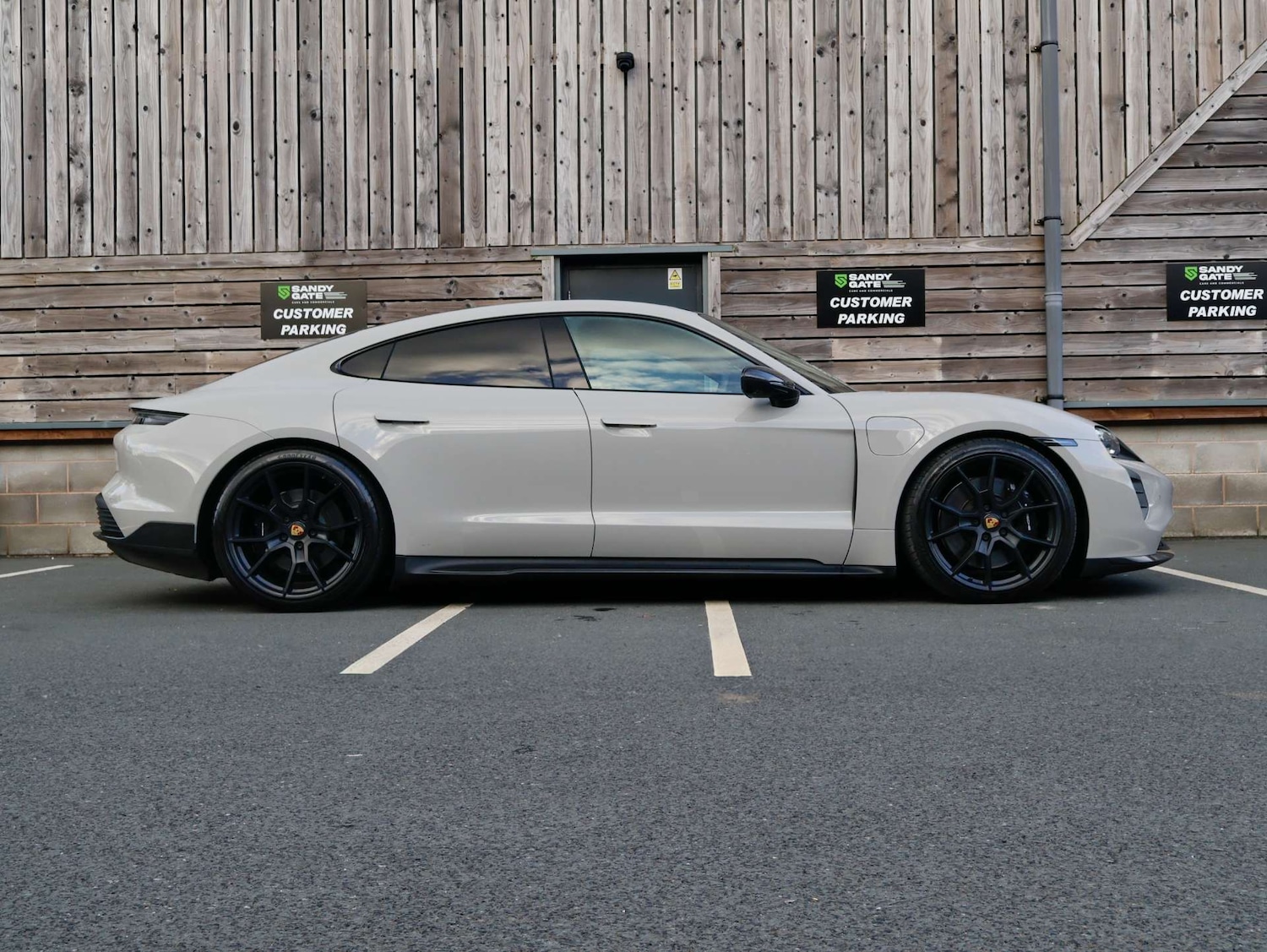 Used Porsche Taycan 2023 for sale - 77054924: Photo 8