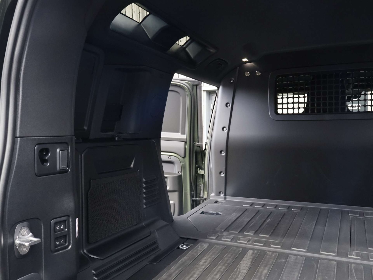 Used Land Rover Defender 2026 for sale - 78014291: Photo 36