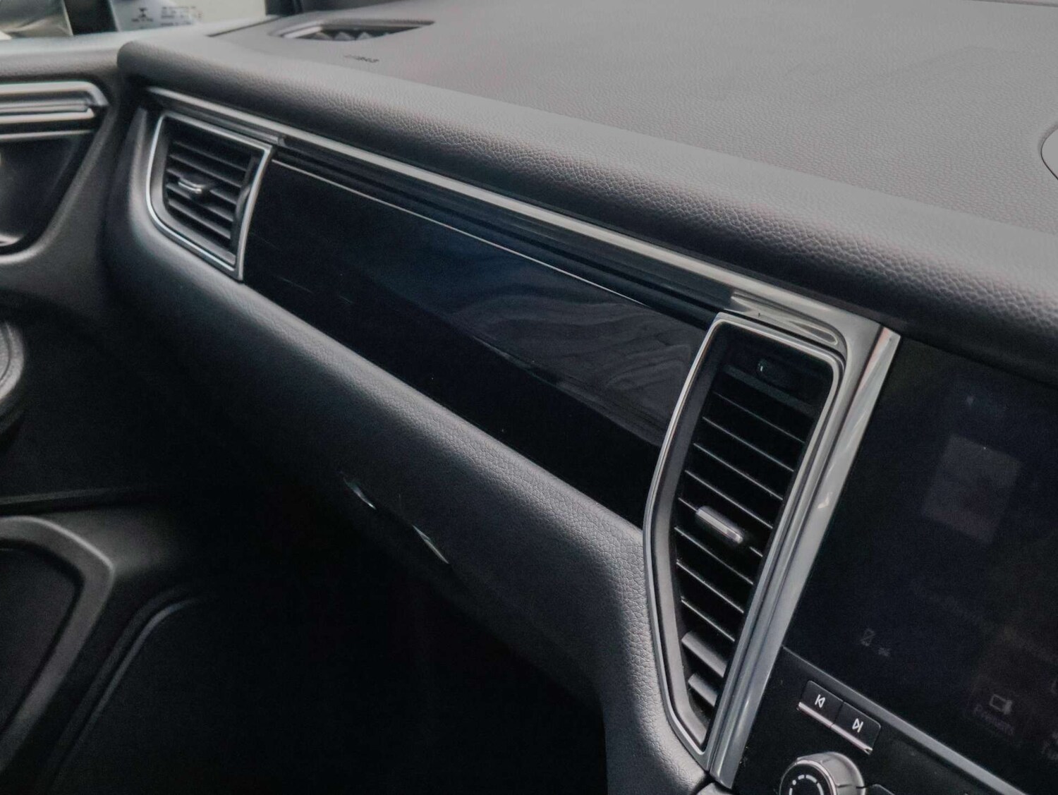 Used Porsche Macan 2017 for sale - 77366815: Photo 27