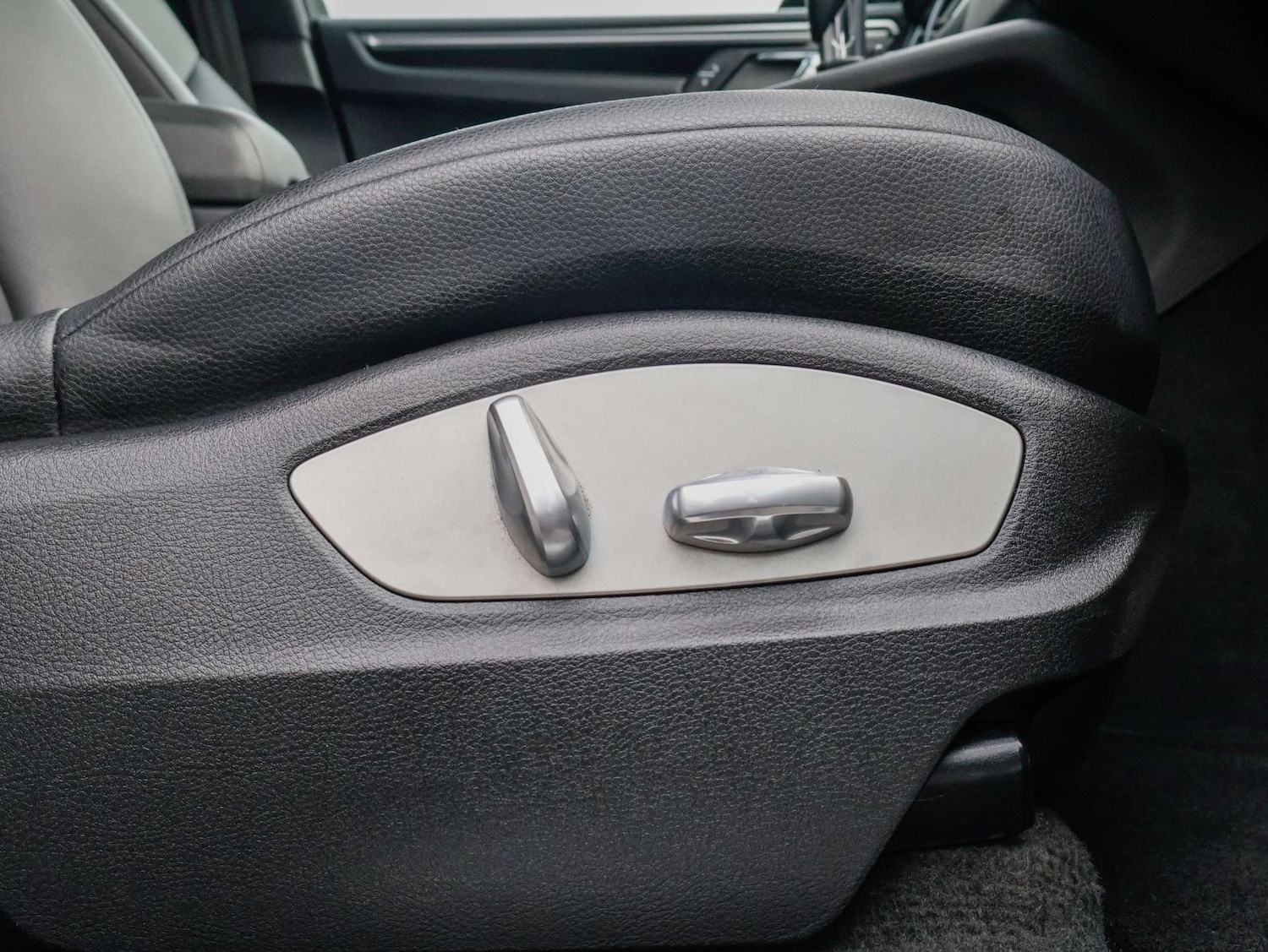 Used Porsche Macan 2017 for sale - 77366815: Photo 32