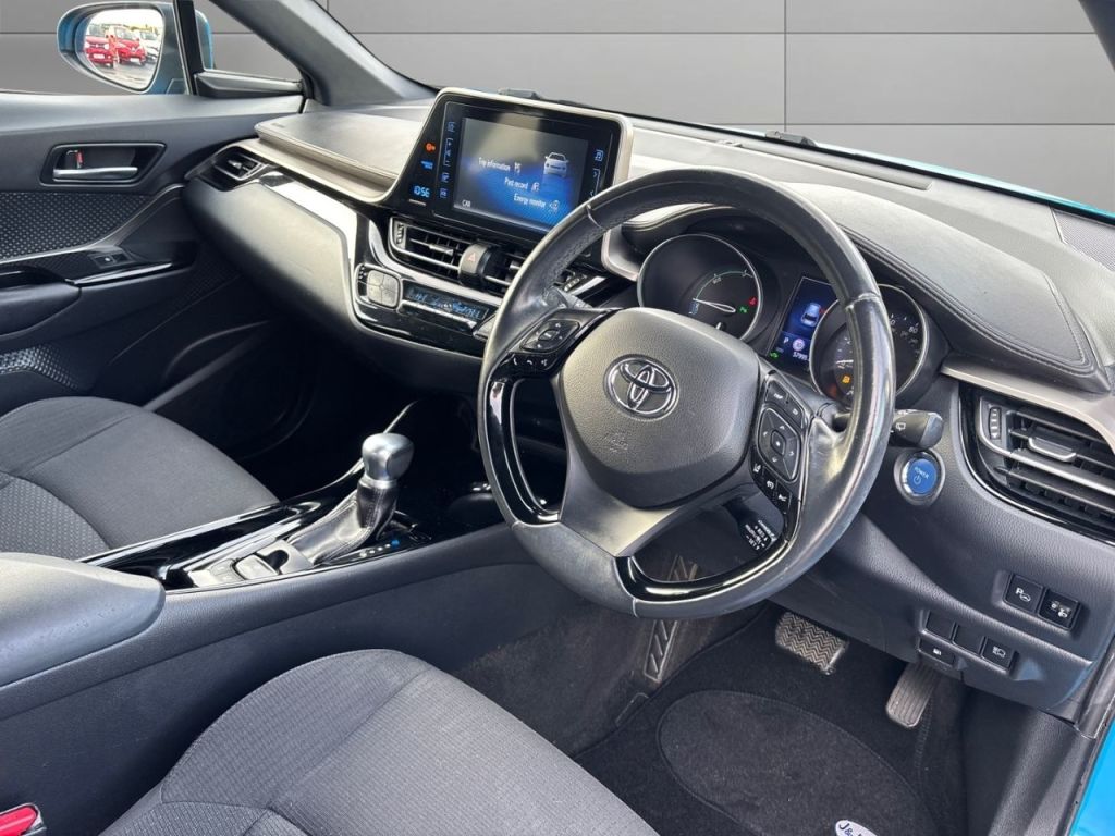 Used Toyota C-HR 2018 for sale - 76918861: Photo 10
