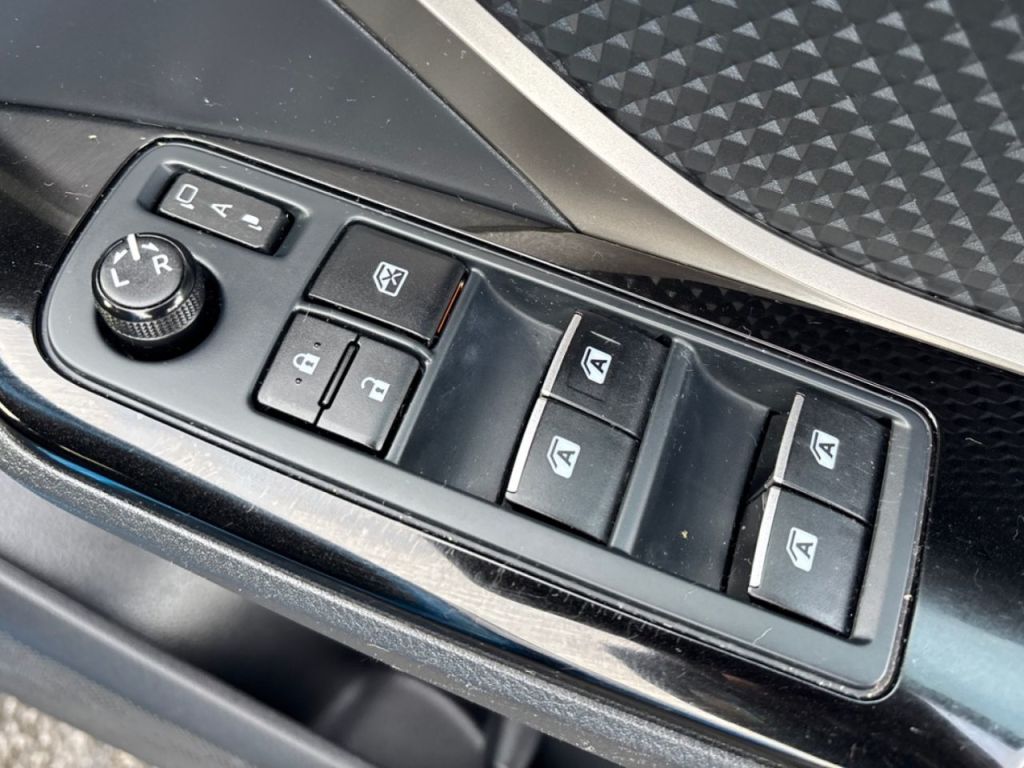 Used Toyota C-HR 2018 for sale - 76918861: Photo 14