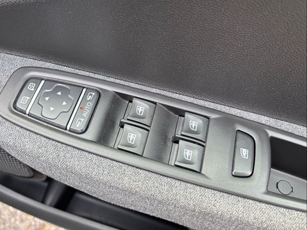 Used Renault Zoe 2022 for sale - 76767674: Photo 12