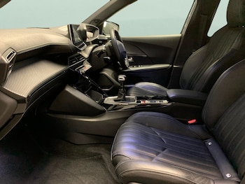 Used Peugeot 2008 2021 for sale - 76394032: Photo