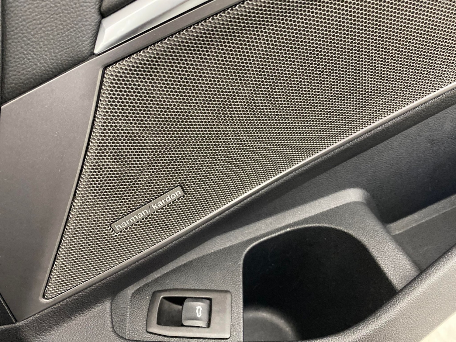 Used BMW 3 Series 2019 for sale - 76118211: Photo 6