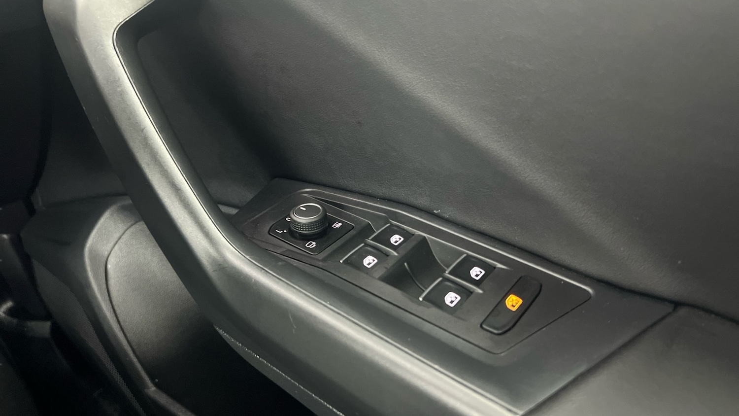 Used Volkswagen T-Roc 2021 for sale - 76935191: Photo 31