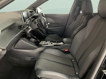 Used Peugeot 2008 2022 for sale - 76948799: Photo