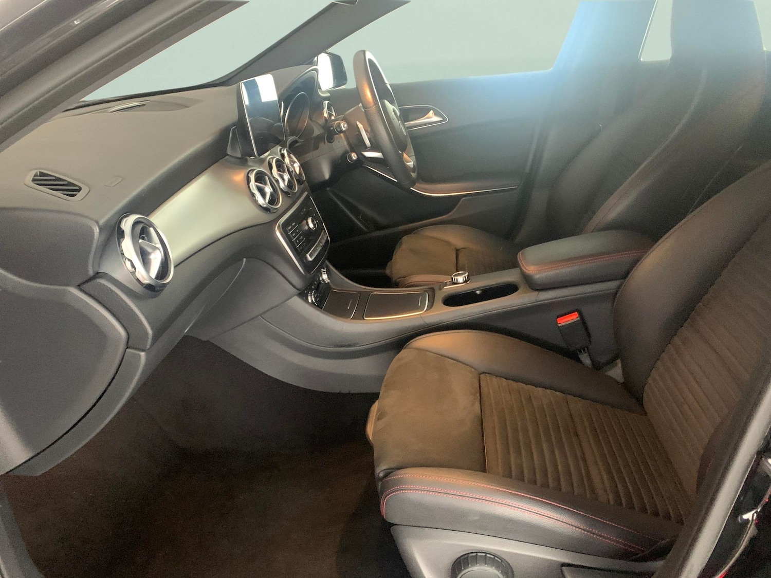 Used Mercedes-Benz GLA 2019 for sale - 76935209: Photo 4