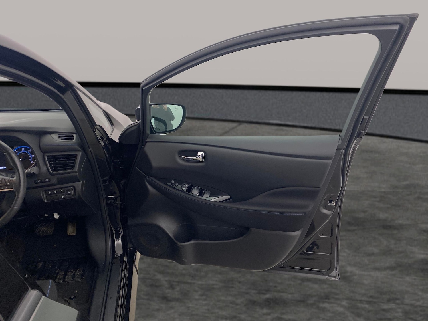 Used Nissan Leaf 2023 for sale - 77350898: Photo 28