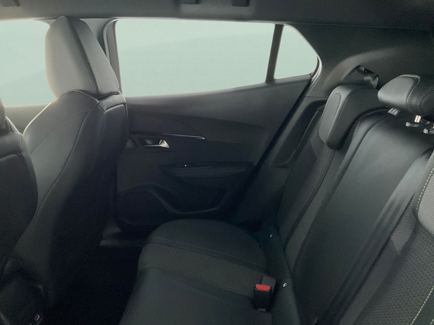 Used Peugeot E-2008 2023 for sale - 76534186: Photo 33