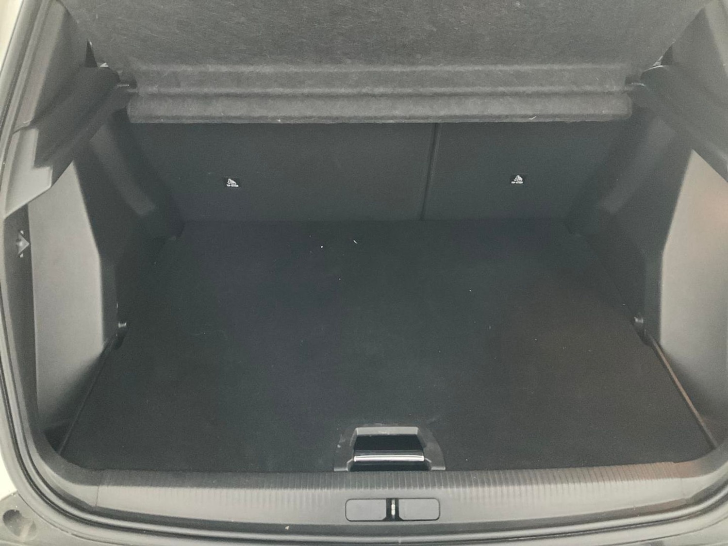 Used Peugeot E-2008 2023 for sale - 76534186: Photo 40