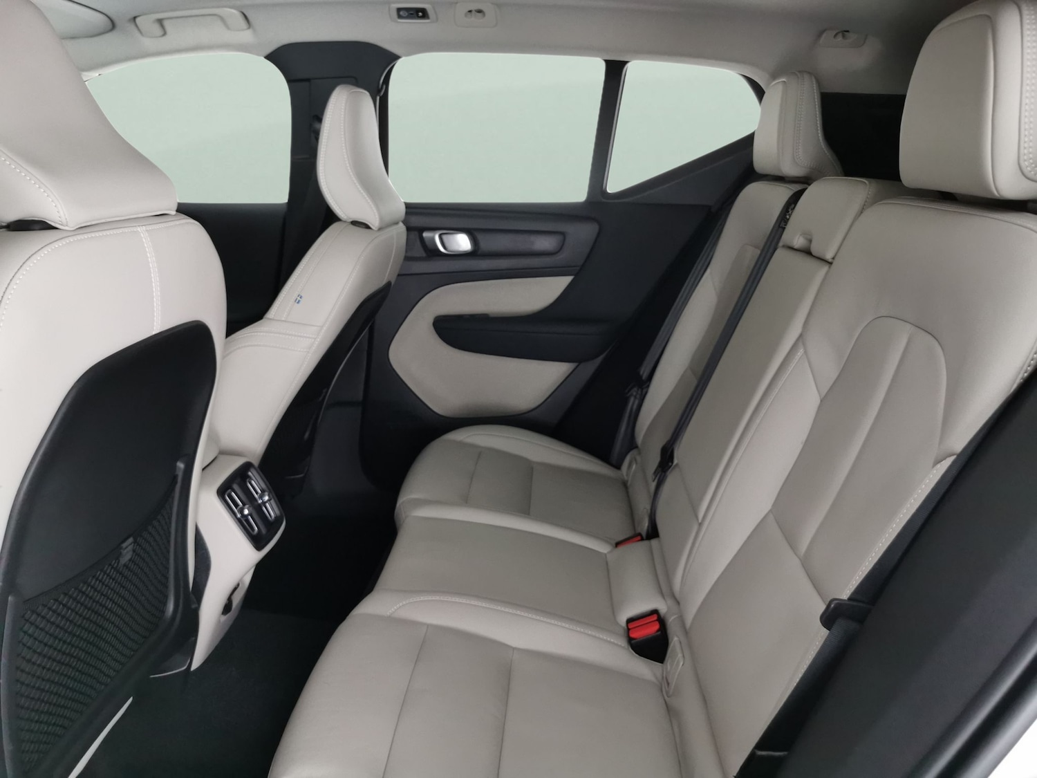 Used Volvo XC40 for sale - 76980587: Photo 32