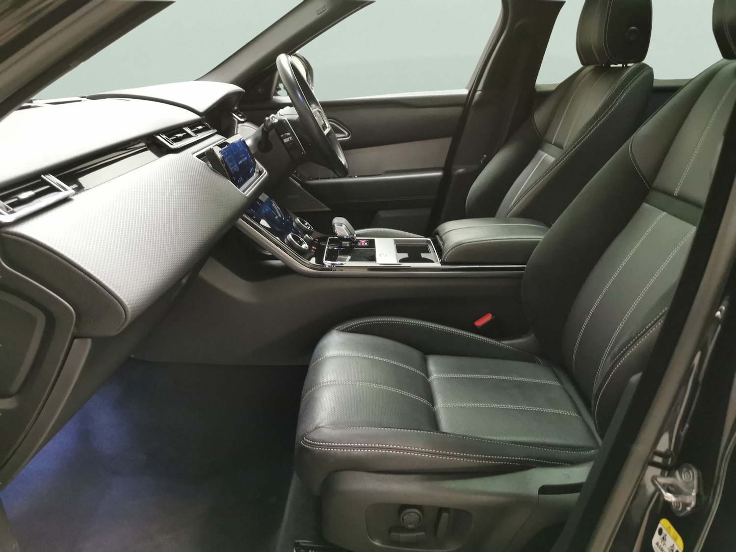 Used Land Rover Range Rover Velar 2021 for sale - 76847596: Photo 4