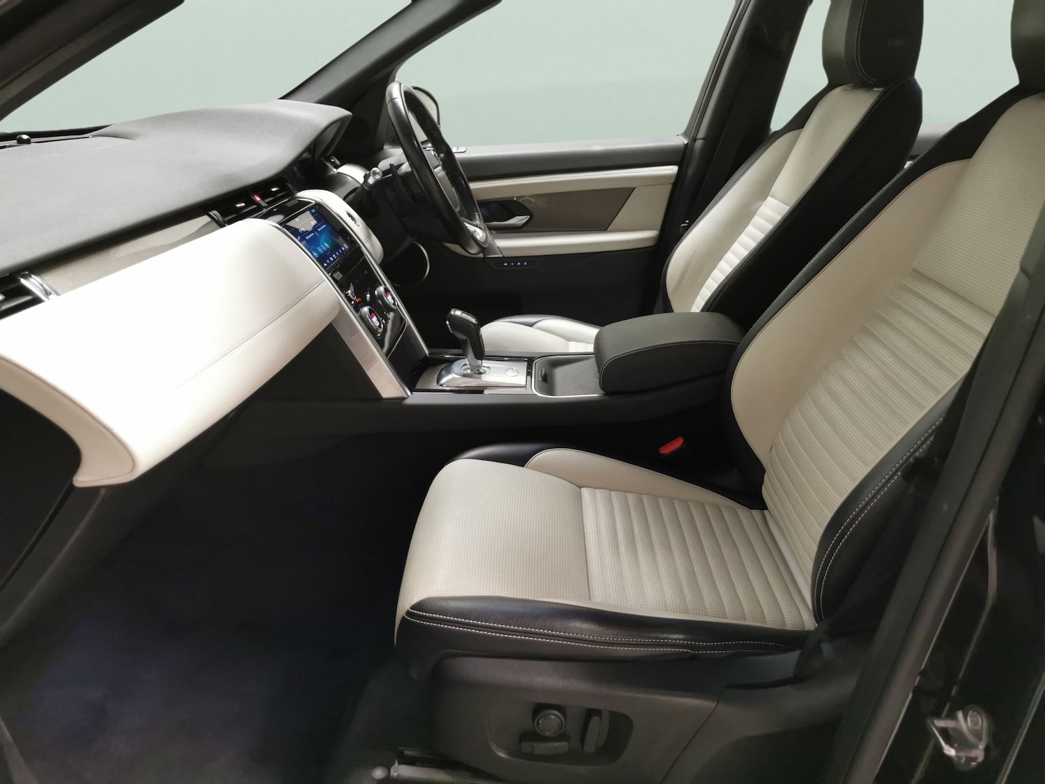 Used Land Rover Discovery Sport 2019 for sale - 76452514: Photo 4