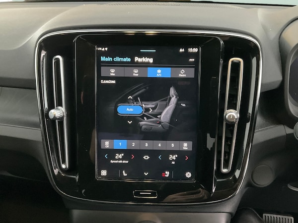 Used Volvo XC40 2022 for sale - 76303170: Photo 28