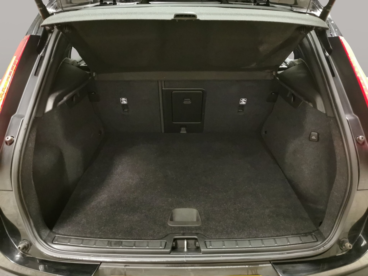 Used Volvo XC40 2022 for sale - 76971741: Photo 31