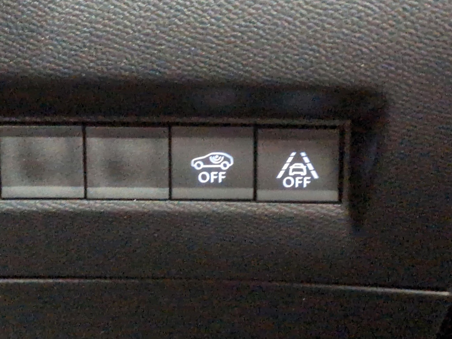 Used Peugeot E-2008 2022 for sale - 77127882: Photo 24