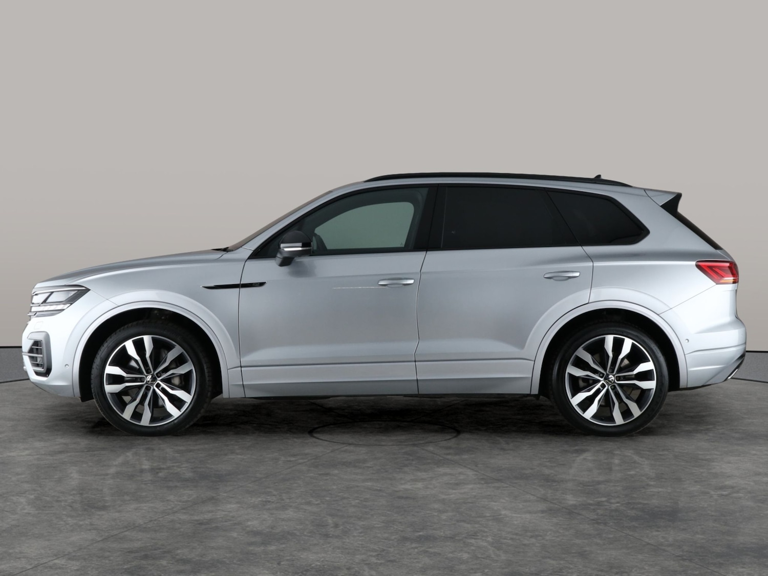 Used Volkswagen Touareg 2023 for sale - 77020105: Photo 14