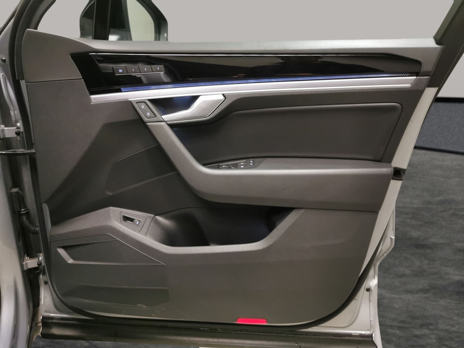 Used Volkswagen Touareg 2023 for sale - 77020105: Photo 32